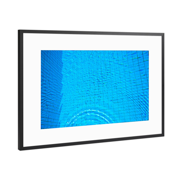 Poster mit Rahmen Schwarz (Metallic) "Deep Swimming Pool Ripples" artboxONE - Abstrakt,Unterwasser - Pool