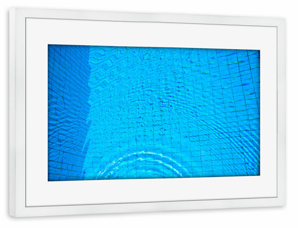 Poster mit Rahmen weiß "Deep Swimming Pool Ripples" artboxONE - Abstrakt,Unterwasser - Pool