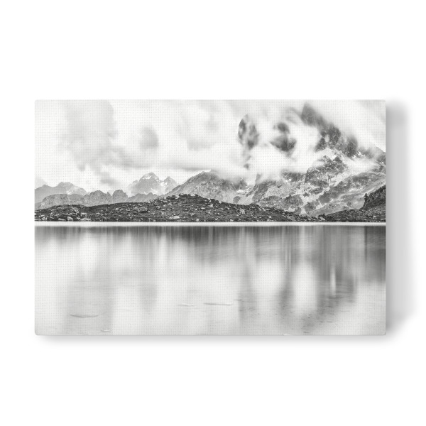 Leinwandbild "In Wolken gehüllt" artboxONE - Natur,Schwarzweiß - Berge,Gipfel,Wolken,Langzeitbelichtung,Pyrenäen