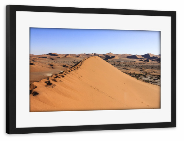 Poster mit Rahmen schwarz "Die Weiten der Wüste" artboxONE - Natur,Reise - Düne,Wüste,Sand