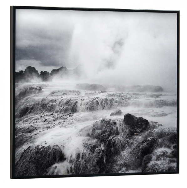 Poster mit schwarzem Rahmen 30x30 cm "Te Puia" artboxONE - Natur,Schwarzweiß - Water,Mountain,Spring