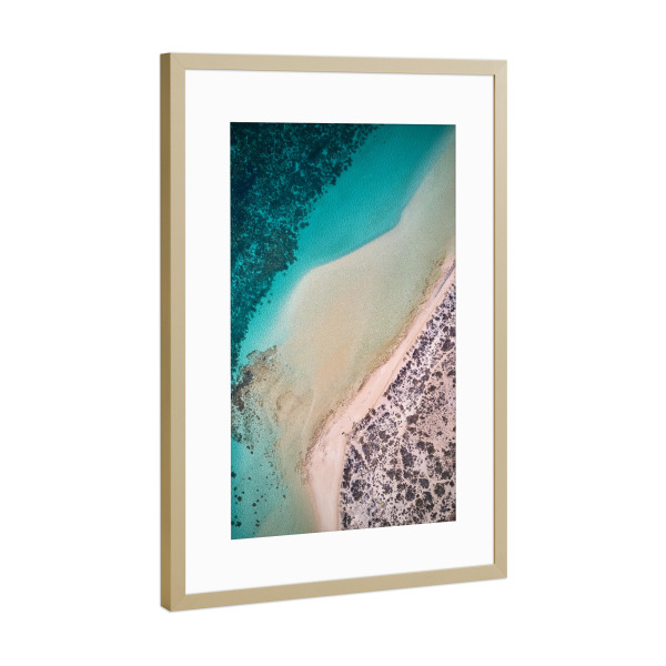 Poster mit Rahmen Gold "The Wave - Coral Bay" artboxONE - Reise / Strand und Meer - Beach,Strand,Australia,Australien,Farben,Coral,Reef,Sommer,Drone