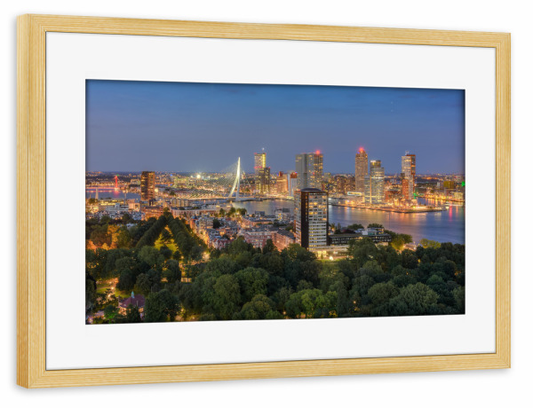 Poster mit Rahmen kiefer "Rotterdam am Abend" artboxONE - Städte - Skyline,Holland,Niederlande