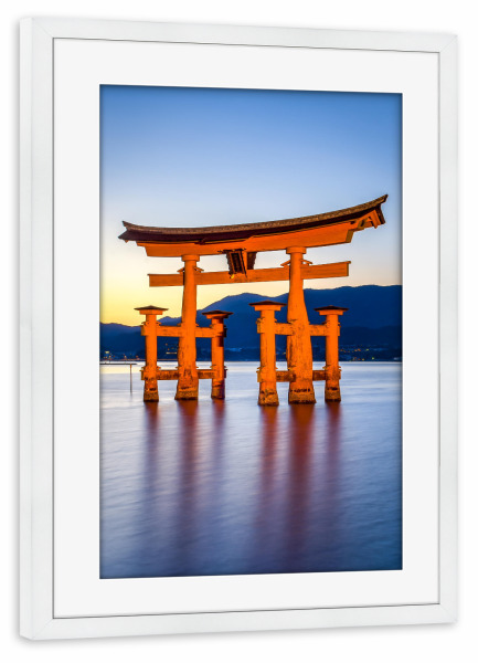 Poster mit Rahmen weiß "Torii auf Miyajima, Japan" artboxONE - Architektur,Reise / Asien - Tor,Japan,Asien,Miyajima,Schrein,Hiroshima,Tempel