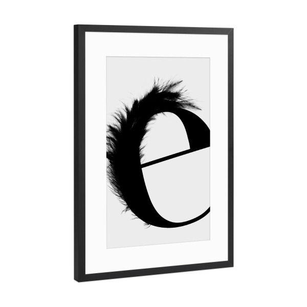 Poster mit Rahmen Schwarz (Metallic) "Flying letter -E" artboxONE - Schwarzweiß,Buchstaben,Buchstaben / E