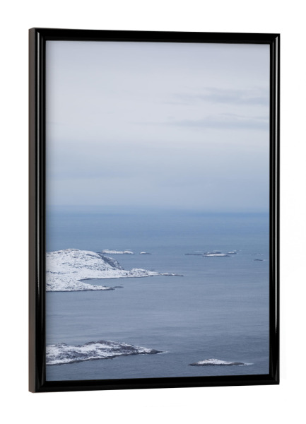 Poster mit schwarzem Rahmen "Outpost" artboxONE - Natur - Norwegen,Skandinavien,Inseln