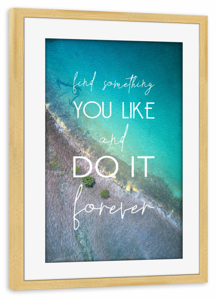 Poster mit Rahmen kiefer "Find Something You Like And" artboxONE - Typografie - Drohne,Typografie,Lebensweisheit,Spruch,Reisen,Strand,Meer,Fernweh