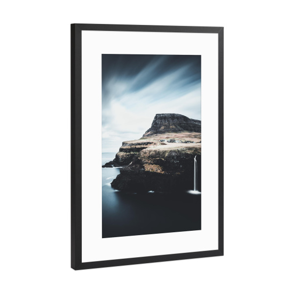 Poster mit Rahmen Schwarz (Metallic) "Gásadalur Wasserfall" artboxONE - Natur,Reise,Reise / Länder