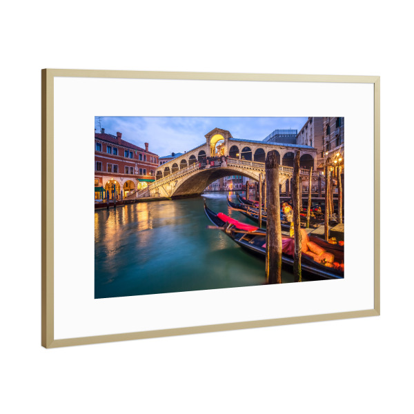 Poster mit Rahmen Gold "Rialtobrücke in Venedig, Italien" artboxONE - Städte / Venedig