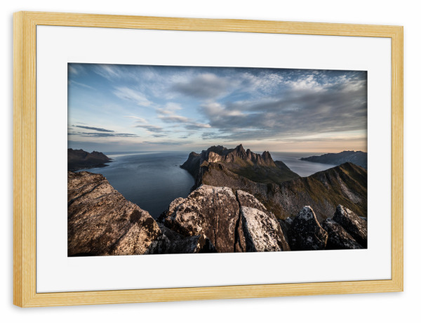 Poster mit Rahmen kiefer "The Island View" artboxONE - Natur - Norwegen,Senja,Fjorde