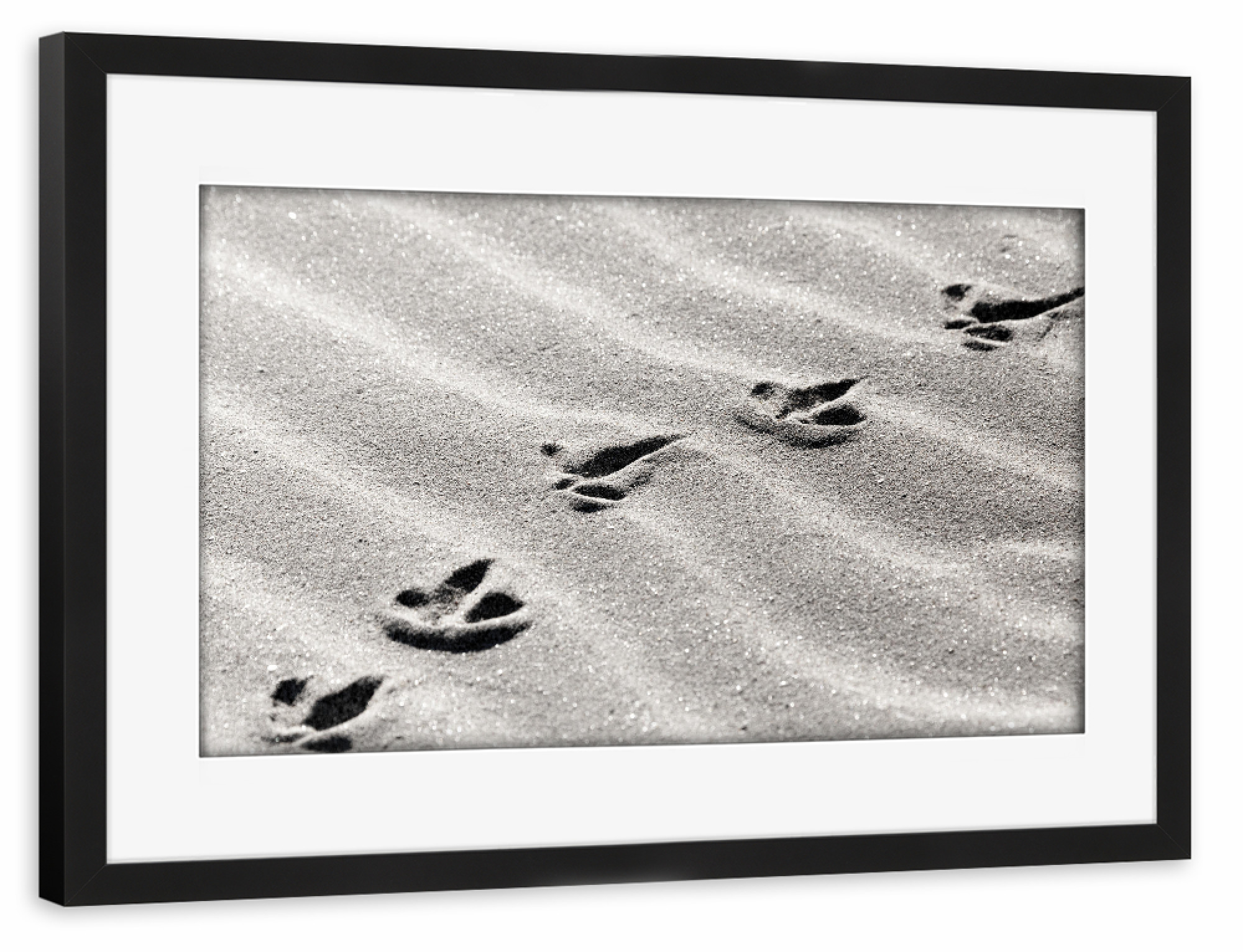 Poster mit Rahmen schwarz "Tracks" artboxONE - Reise / Strand und Meer - Fußspur,Spuren,Fußabruck