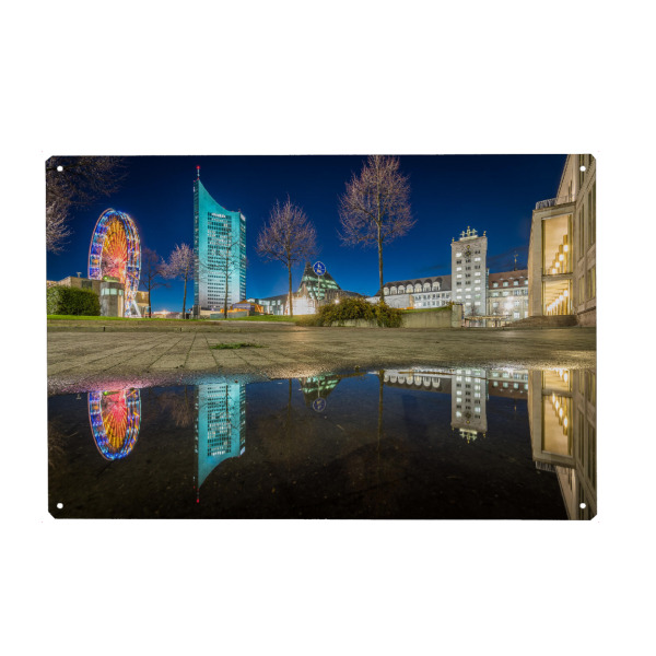 Metall Poster "Augustusplatz im Spiegel" artboxONE - Städte,Architektur - Leipzig,Augustusplatz,Abend,Stadt,Skyline,Deutschland,Riesenrad