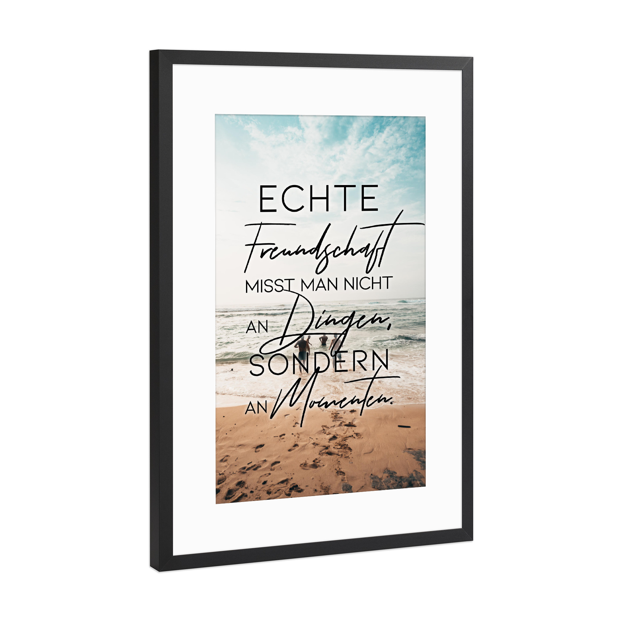 Poster mit Rahmen Schwarz (Metallic) "Echte Freundschaft misst man nicht" artboxONE - Typografie,Menschen