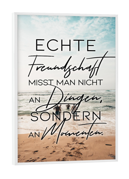 Poster mit weißem Rahmen "Echte Freundschaft misst man nicht" artboxONE - Typografie,Menschen