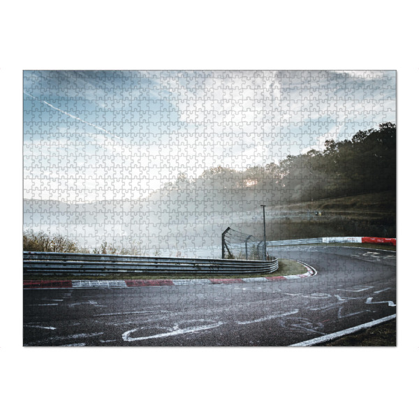 Puzzle Ravensburger "Die Rennstrecke im Herbstnebel" artboxONE - Sport / Motorsport - Nürbrurging,Nordschleife,Motorsport,Nebel,Herbst,Eifel