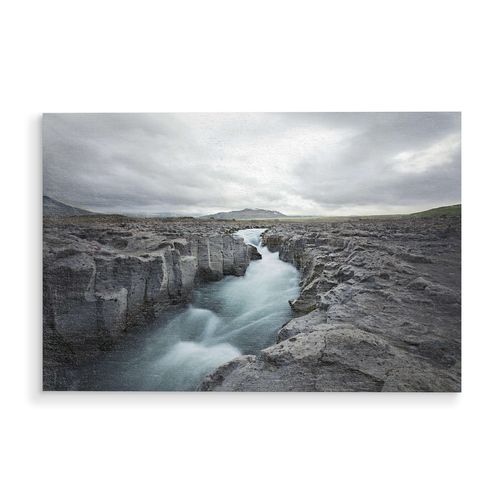 Holzbild "Kaldidalur" artboxONE - Natur - Wasser,Fluss,Wolken,Landschaft,Island,Kaldidalur,Fels,Rau