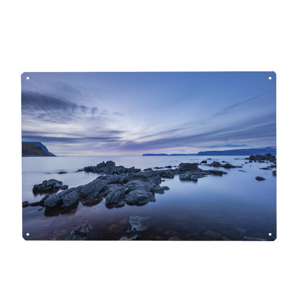 Metall Poster "Westfjorde" artboxONE - Natur,Reise - Island,Landschaft,Meer,Blau,Fels,Küste,Westfjorde,Nacht,Dunkel - Blechschild