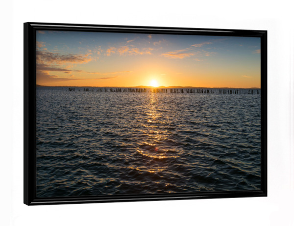 Poster mit schwarzem Rahmen "Sonnenuntergang am Bodden" artboxONE - Natur - Meer,See