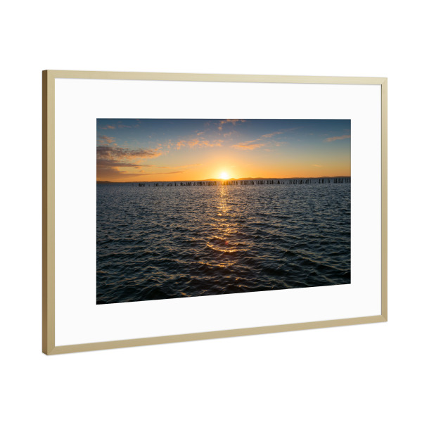 Poster mit Rahmen Gold "Sonnenuntergang am Bodden" artboxONE - Natur - Meer,See