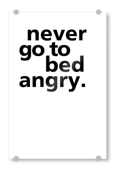 Acrylglasbild "Never Go To Bed Angry" artboxONE - Typografie,Schwarzweiß,Liebe - Bett,Schlafzimmer,Wütend
