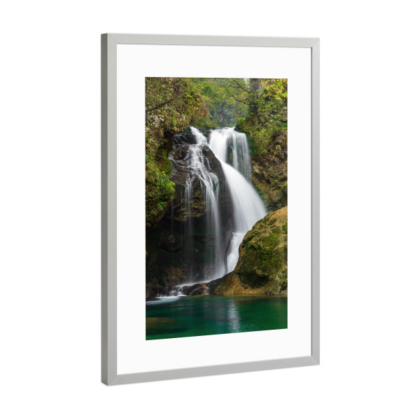 Poster mit Rahmen Silber "Wasserfall Šum in Slowenien" artboxONE - Natur,Reise / Länder - Wasserfall,See,Natur