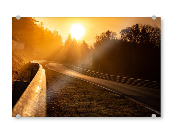 Acrylglasbild "Goldener Morgen an der Rennstrecke" artboxONE - Natur,Sport / Motorsport - Nürburgring,Nordschleife,Gold,Morgens,Sonne,Ruhe,Motorsport
