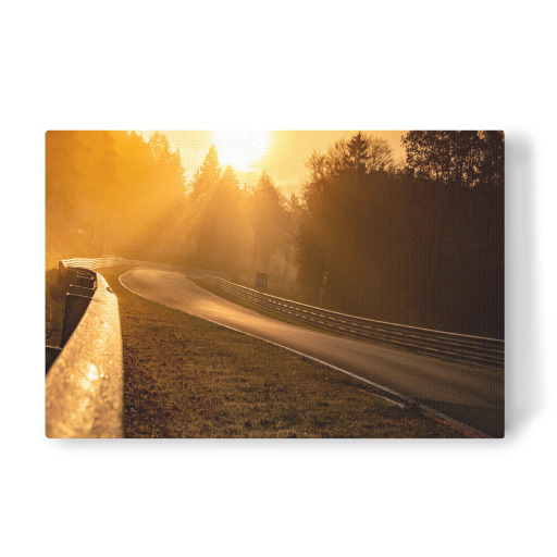 Goldener Morgen an der Rennstrecke Goldener Morgen an der Rennstrecke