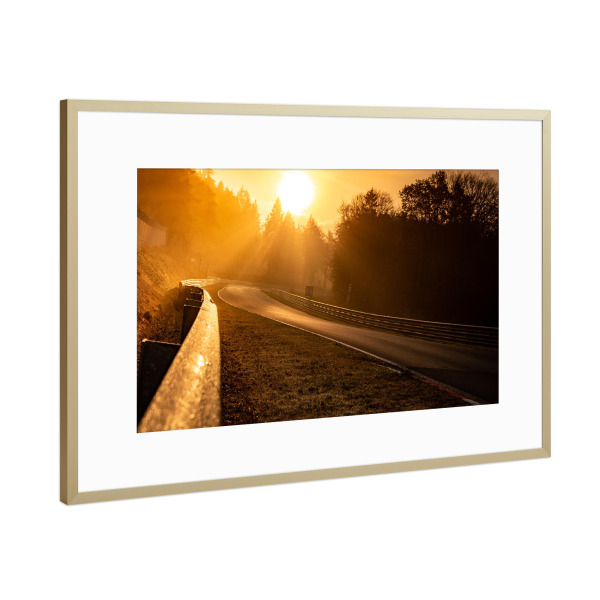Poster mit Rahmen Gold "Goldener Morgen an der Rennstrecke" artboxONE - Natur,Sport / Motorsport