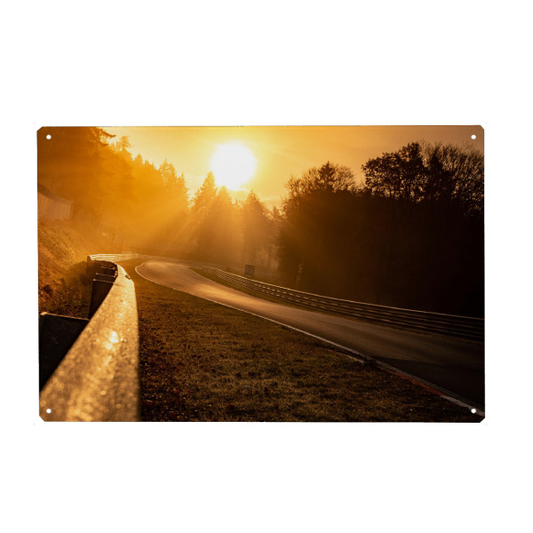 Metall Poster "Goldener Morgen an der Rennstrecke" artboxONE - Natur,Sport / Motorsport - Nürburgring,Nordschleife,Gold,Morgens,Sonne,Ruhe,Motorsport
