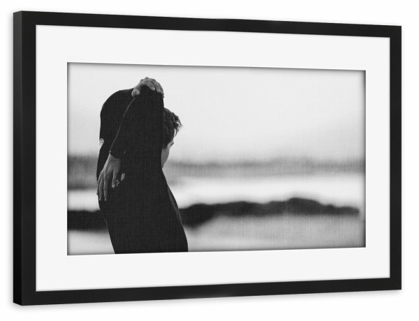 Poster mit Rahmen schwarz "Time To Get Salty" artboxONE - Menschen,Schwarzweiß,Reise / Strand und Meer - Beach,Surfer,Surf,Ocean
