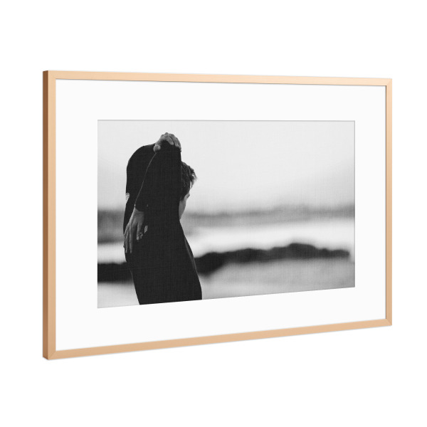 Poster mit Rahmen Kupfer "Time To Get Salty" artboxONE - Menschen,Schwarzweiß,Reise / Strand und Meer - Beach,Surfer,Surf,Ocean