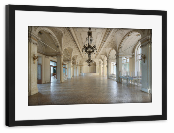 Poster mit Rahmen schwarz "The White" artboxONE - Architektur