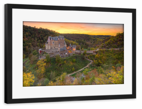 Poster mit Rahmen schwarz "Burg Eltz im Herbst" artboxONE - Reise,Architektur - Rheinland-pfalz,Mosel,Eifel,Burg eltz,Burg,Herbst,Sonnenuntergang