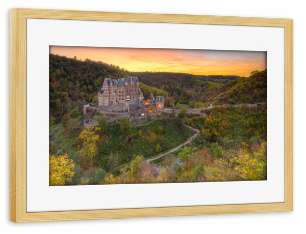 Poster mit Rahmen kiefer "Burg Eltz im Herbst" artboxONE - Reise,Architektur - Rheinland-pfalz,Mosel,Eifel,Burg eltz,Burg,Herbst,Sonnenuntergang