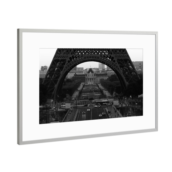 Poster mit Rahmen Silber "Paris Eiffel Tower view" artboxONE - Reise,Schwarzweiß,Architektur,Städte / Paris