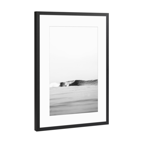Poster mit Rahmen Schwarz (Metallic) "Wave BW" artboxONE - Reise,Schwarzweiß - Sea,Wave,Ocean,Beach,Minimalist,Photography,Black and white