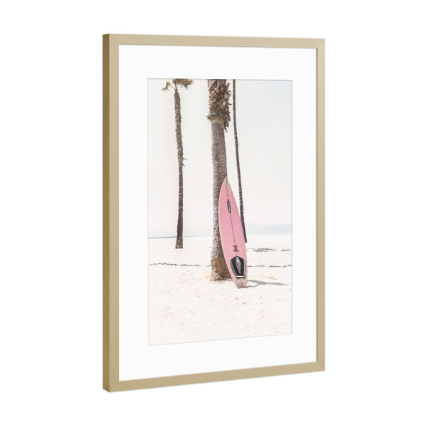 Poster mit Rahmen Gold "Pink Surfboard" artboxONE - Reise - Pink surfboard,Beach,Girly,Modern,Photography,Sea ocean,Surf,Surfing