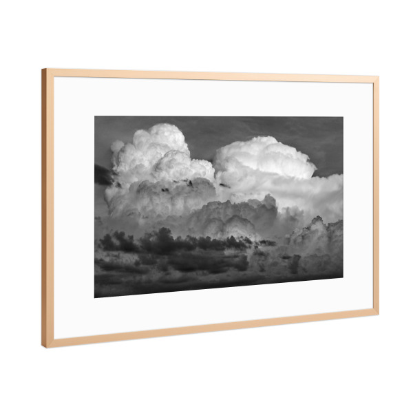 Poster mit Rahmen Kupfer "Gewitterwolkenformation sw" artboxONE - Natur,Schwarzweiß - Wolken,Himmel,Gewitterwolken