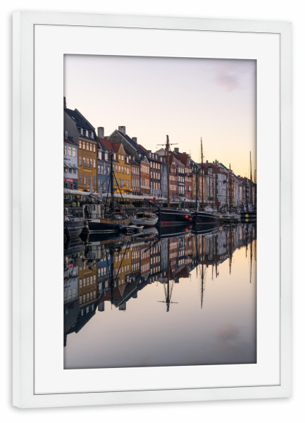 Poster mit Rahmen weiß "Nyhavn at Sunrise, Copenhagen" artboxONE - Architektur,Städte / København