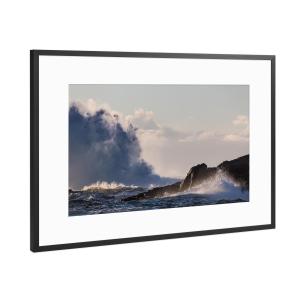 Poster mit Rahmen Schwarz (Metallic) "Smashing Wave" artboxONE - Natur,Reise / Strand und Meer - Vesteralen,Vesterålen,Norwegen,Meer,Wellen