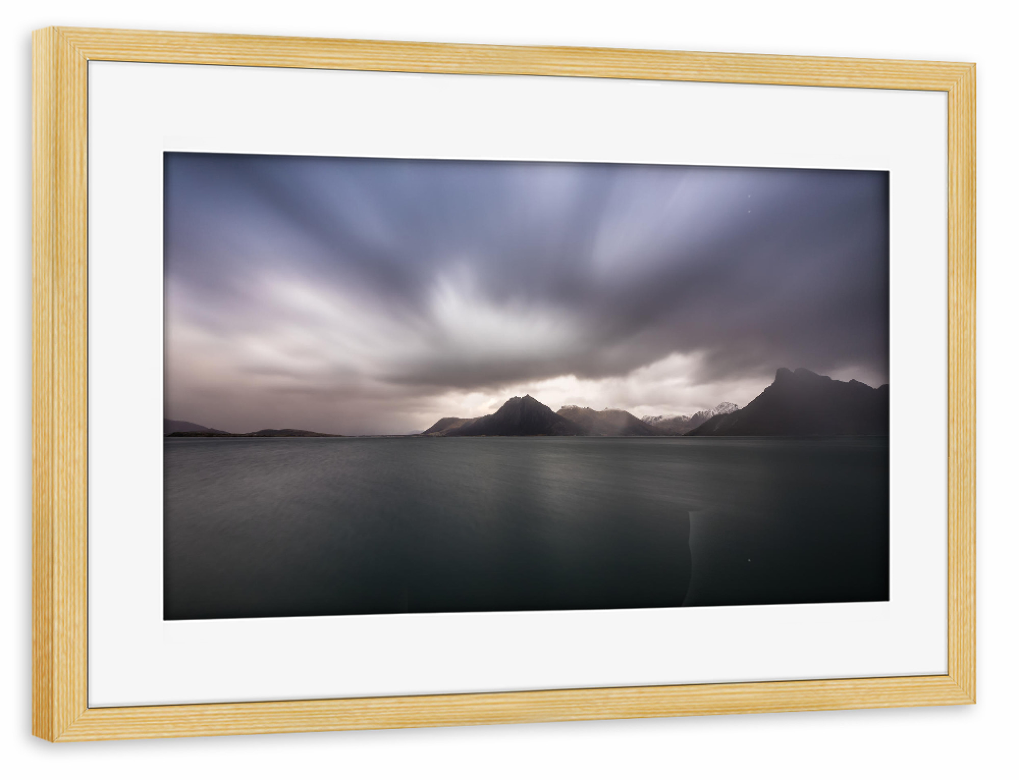 Poster mit Rahmen kiefer "Mystic" artboxONE - Natur - Vesteralen,Vesterålen,Norwegen