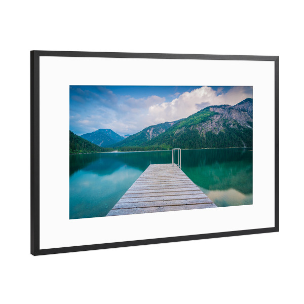 Poster mit Rahmen Schwarz (Metallic) "Abend am Plansee" artboxONE - Natur - Alpen,Berge,Steg,See,österrich,Wandern,Schwimmen
