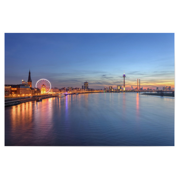 Poster "Düsseldorf Skyline am Abend" artboxONE - Städte / Düsseldorf