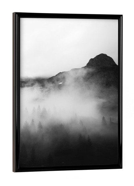 Poster mit schwarzem Rahmen "Foggy Mountain - Right" artboxONE - Natur,Schwarzweiß - Berg,Nebel,Wald,Natur
