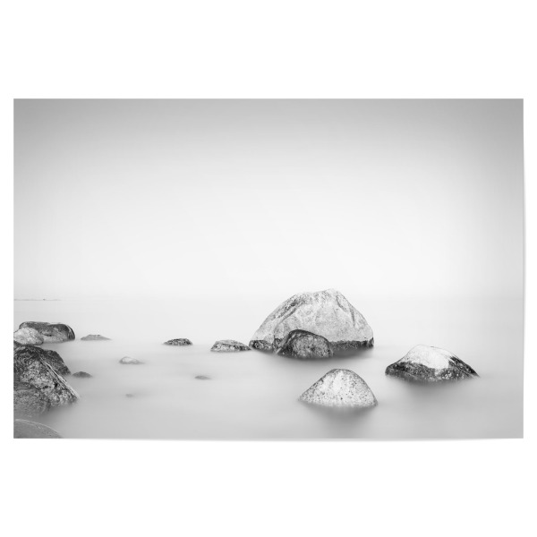 Poster "Stille Ostsee" artboxONE - Natur,Reise,Schwarzweiß - Ostsee,Langzeitbelichtung,Ruhe,Schwarzweiß,Steine,Felsen,Wasser,Meer