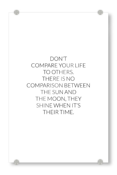 Acrylglasbild "Don't compare" artboxONE - Typografie,Schwarzweiß - Motivation,Inspiration,Mond,Sonne