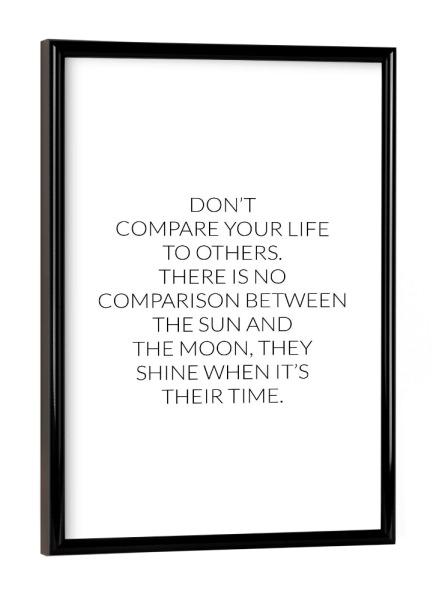 Poster mit schwarzem Rahmen "Don't compare" artboxONE - Typografie,Schwarzweiß - Motivation,Inspiration,Mond,Sonne