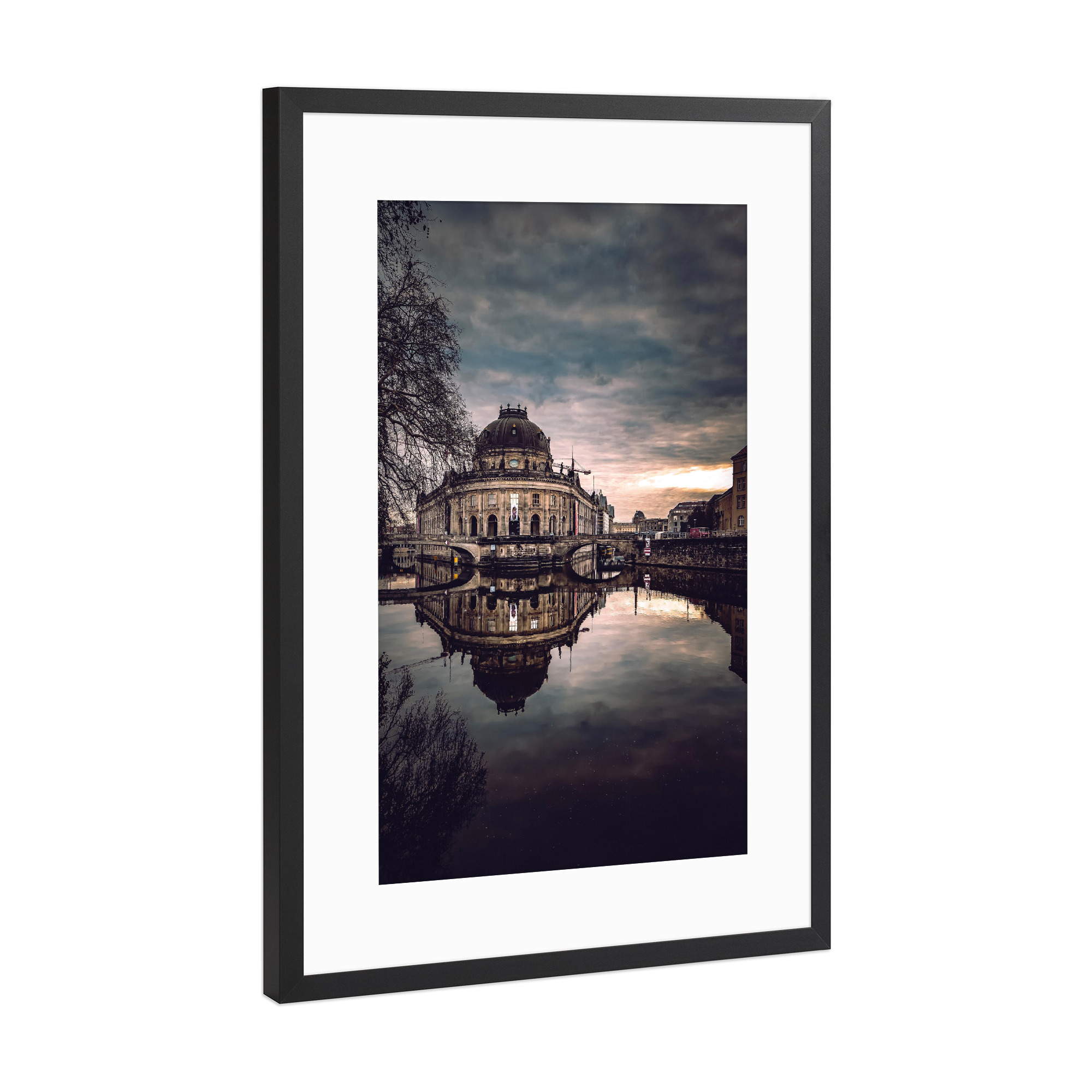 Poster mit Rahmen Schwarz (Metallic) "Bodemuseum Spiegelung" artboxONE - Städte / Berlin