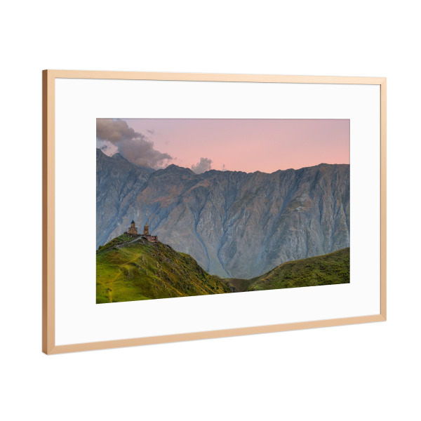 Poster mit Rahmen Kupfer "Holy Georgian Light" artboxONE - Natur,Reise - Georgien,Kazbek,Berge,Sonnenuntergang,Kirche,Natur,Outdoor