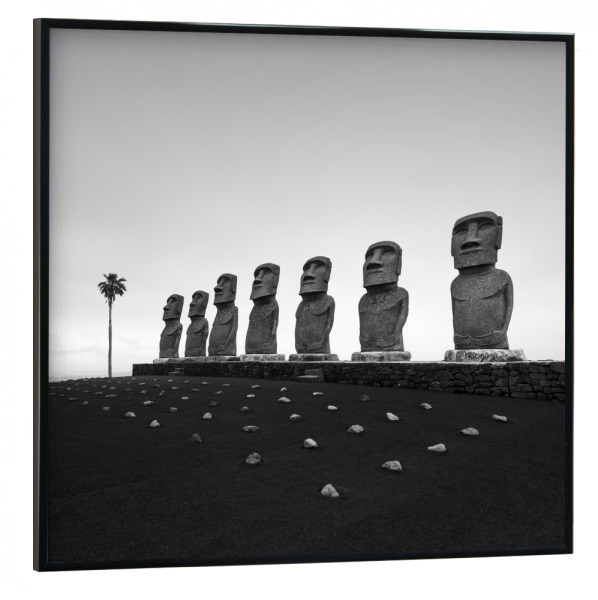 Poster mit schwarzem Rahmen 30x30 cm "Ahu Akivi | Japan" artboxONE - Reise,Schwarzweiß,Architektur,Städte / Tokio